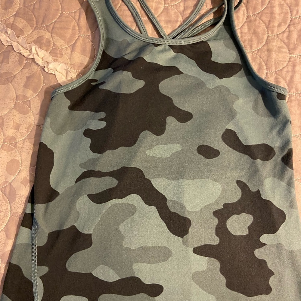 Army camo workout top all in Motion women's size 14 - Picture 3 of 4